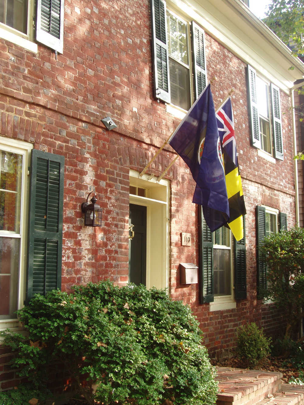The Patrick Henry Fellows Residence (c. 1735) was purchased, renovated, and furnished with the assistance of an NEH grant. Image courtesy of the Starr Center.