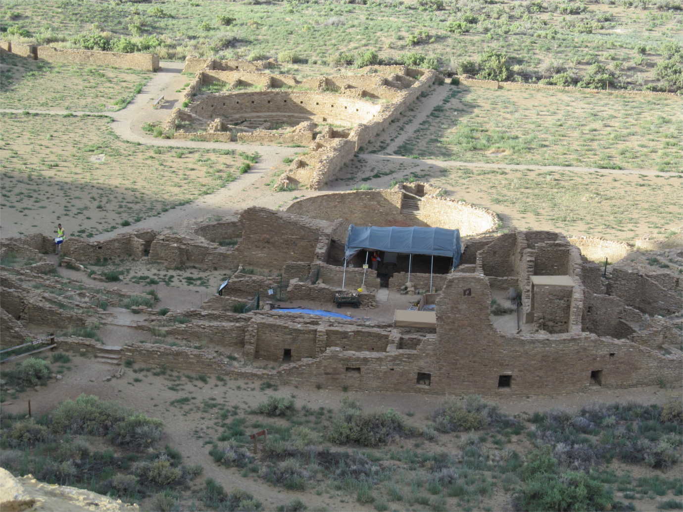 View of Room 28 excavations from mesa top looking south toward Pueblo Bonito.  Photograph by W. H. Wills. Image courtesy of Patricia Crown.